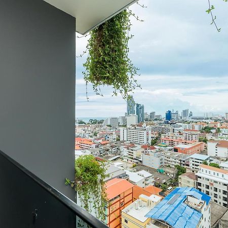 Arbour Hotel&Residence Pattaya Exterior foto View from the balcony of a condominium in Bangkok